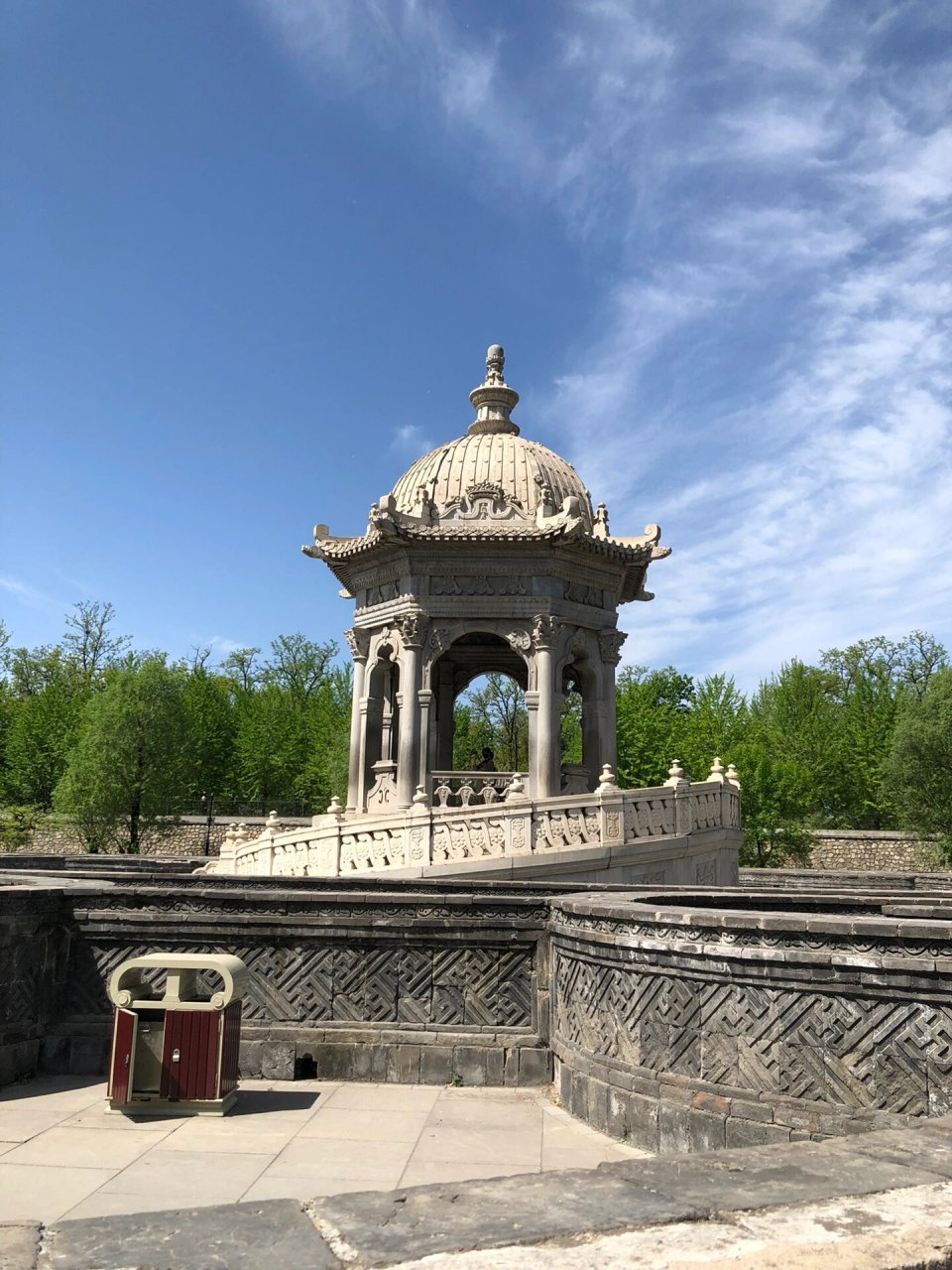 有历史沧桑感的圆明园遗址公园之黄花阵迷宫