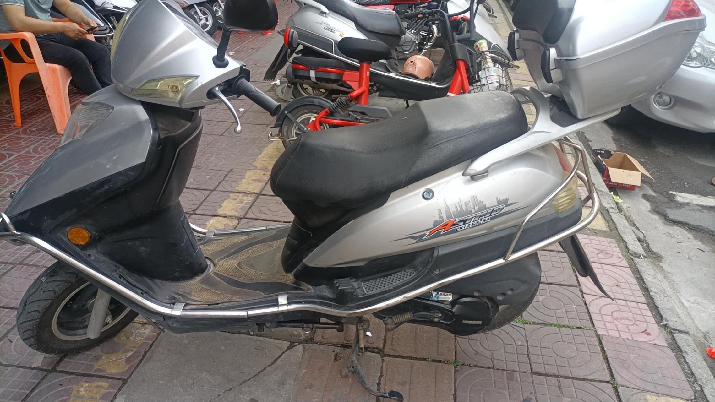 出售台广州凌肯宇钻款摩托车,成色新,没洗没刷,机头靓无折修,车况白靓