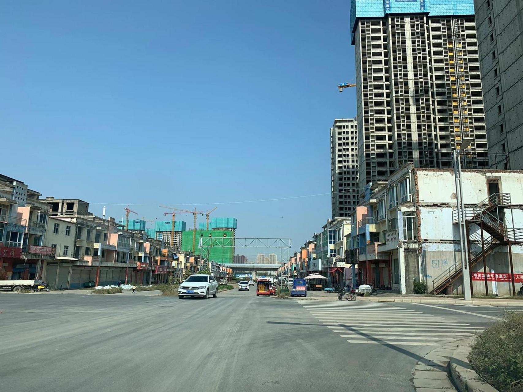 康桥未来公元三期,距离高铁线真的太近了,噪音明显.