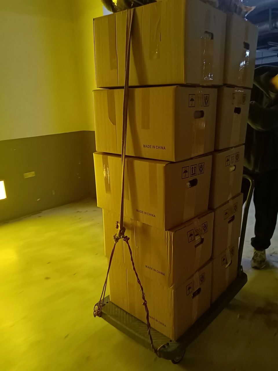成都搬家拉货面包车搬家货车搬家 今天晚上在大丰帮老客户搬家,东西