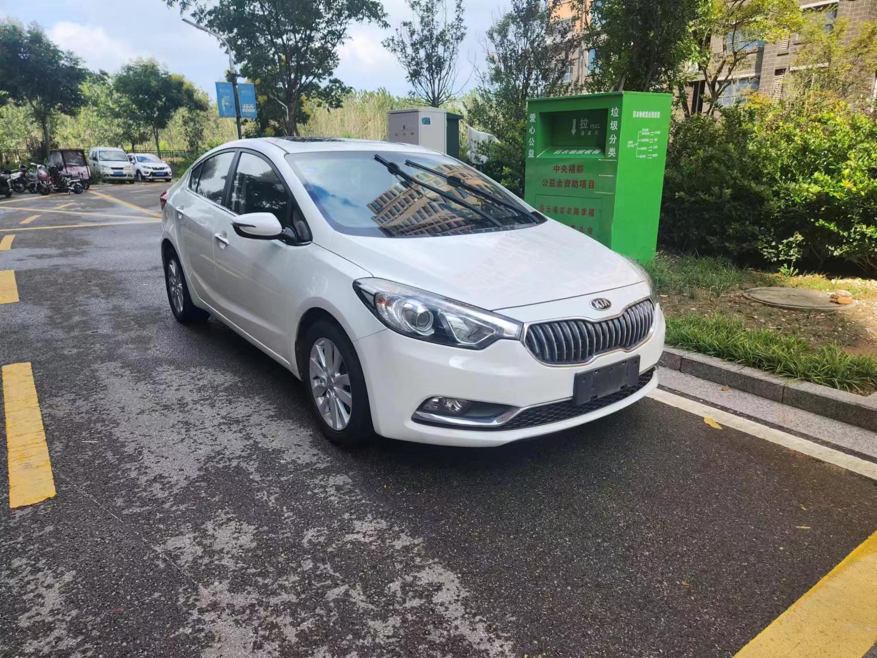 2015年起亚k3  2015年12月起亚k3 自动天窗 两件划痕喷漆 全车原版无