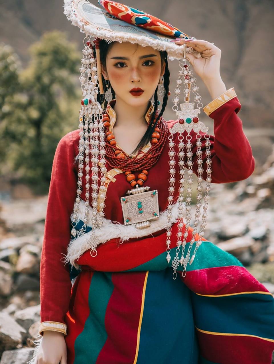 95西藏拉萨拍照服饰推荐~ look11566 红白配色永不出错.