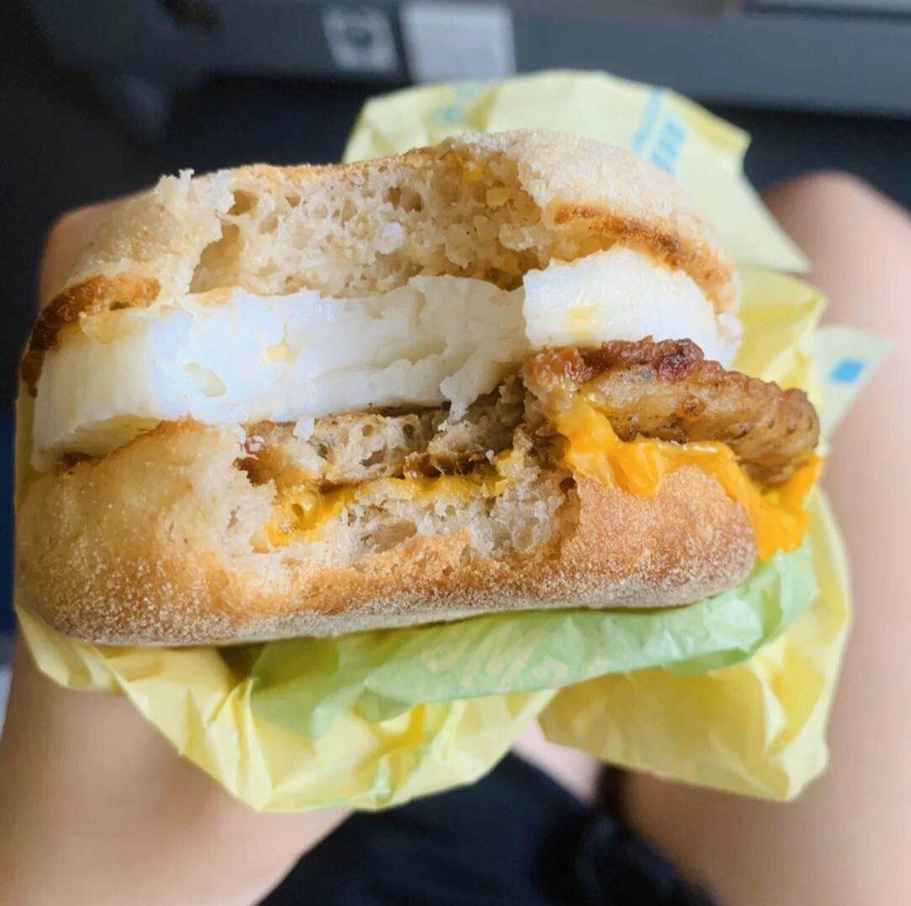 麦当劳的猪柳蛋汉堡这么好吃为啥不全天供应 厚厚的煎蛋加猪扒口感