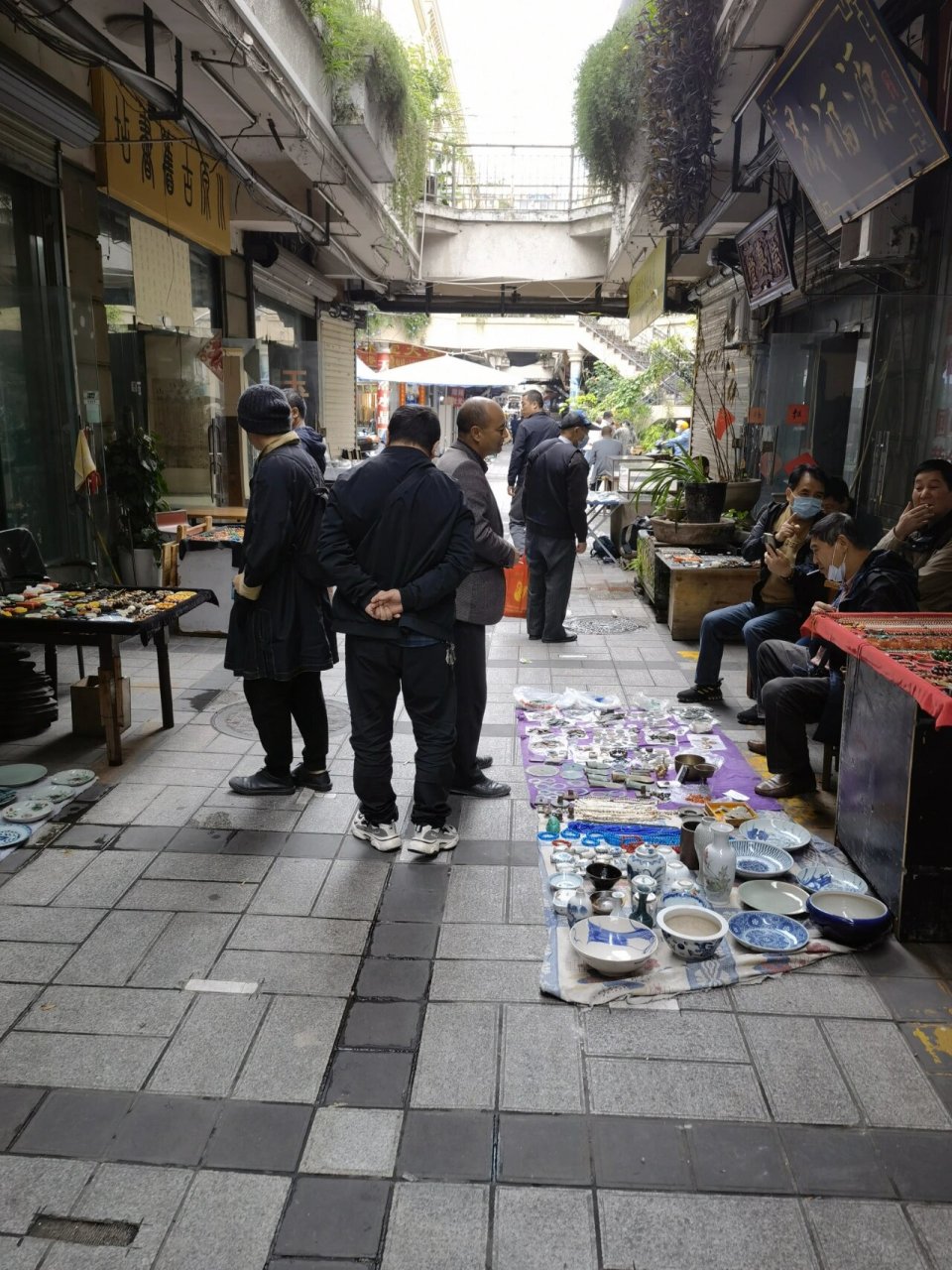 二逛成都罗马假日广场古玩,东西一样,无感 这回提前了很多去的,广场上