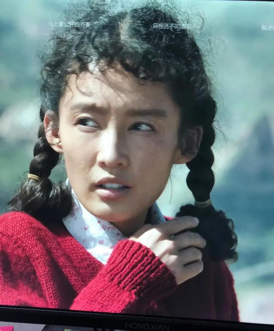 李沁这个农村发型太老气,真的好像泰迪狗的毛毛.