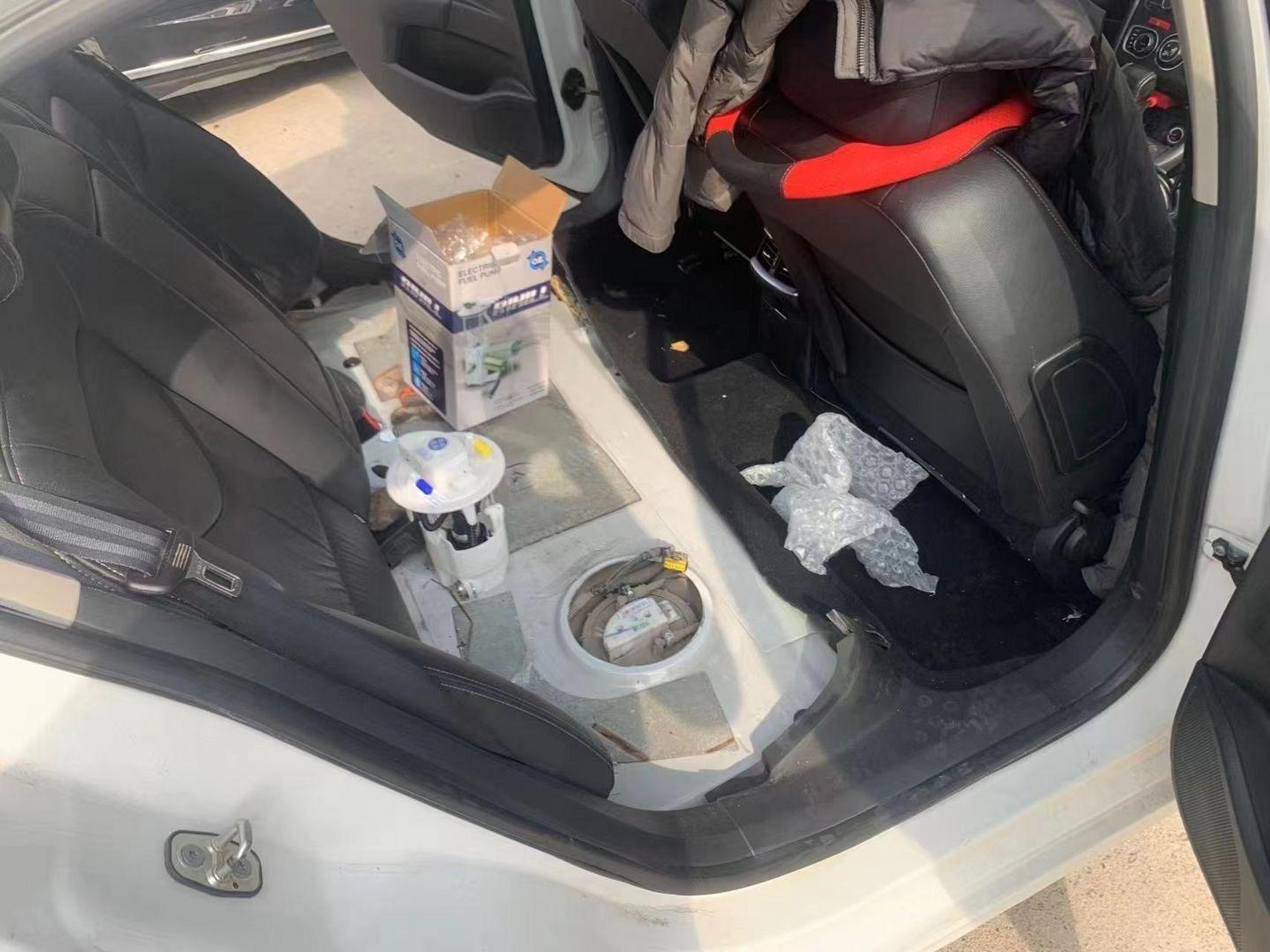 雪铁龙 c4l更换汽油泵总成