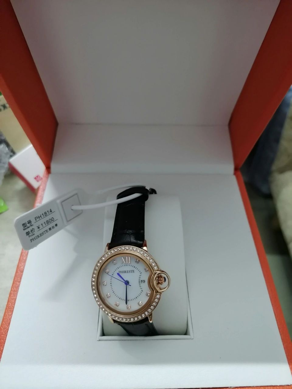 【转】原装翡拉蒂女款手表       好心人送的手表,不喜欢带,有没有