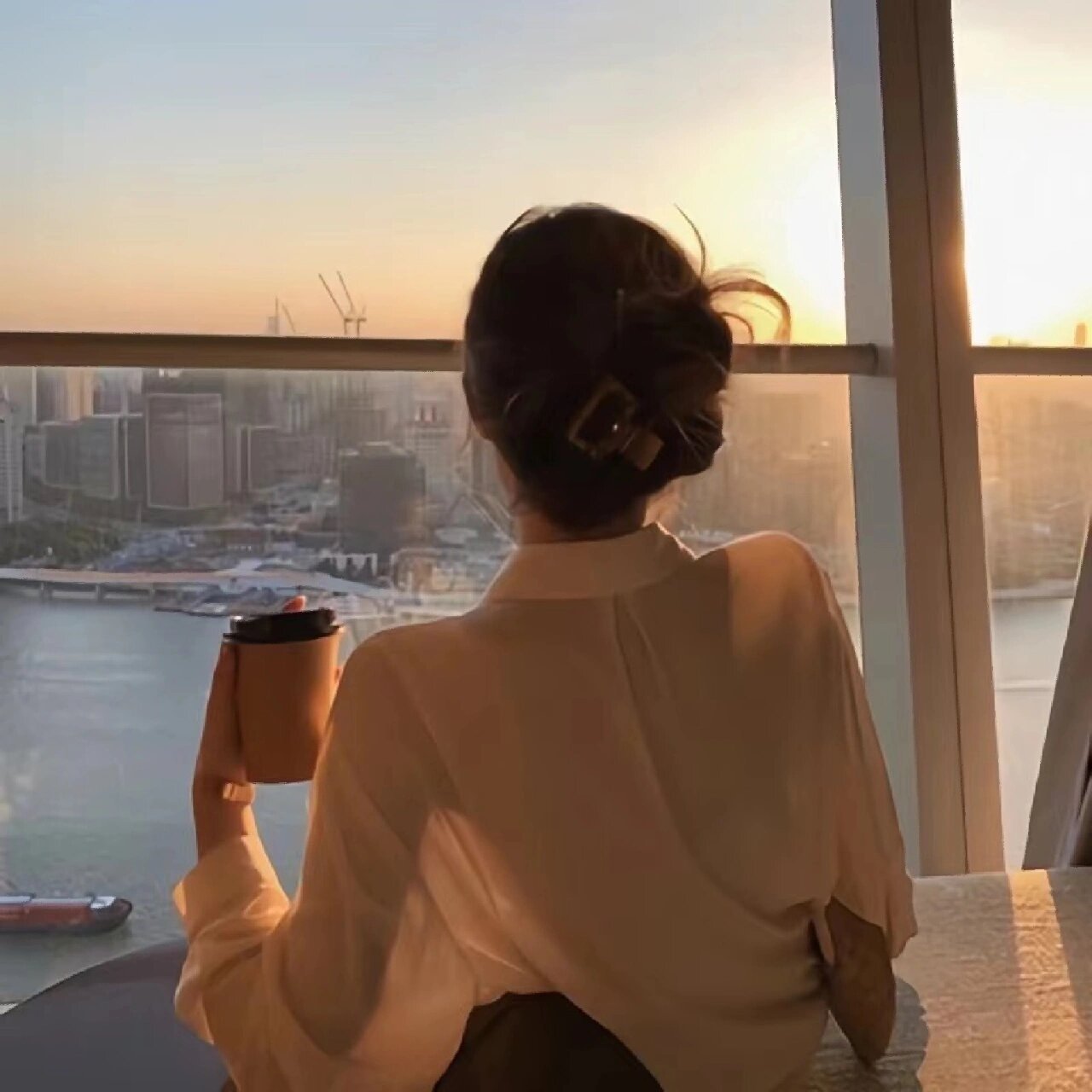 高冷气质挂女生背影图头像推荐