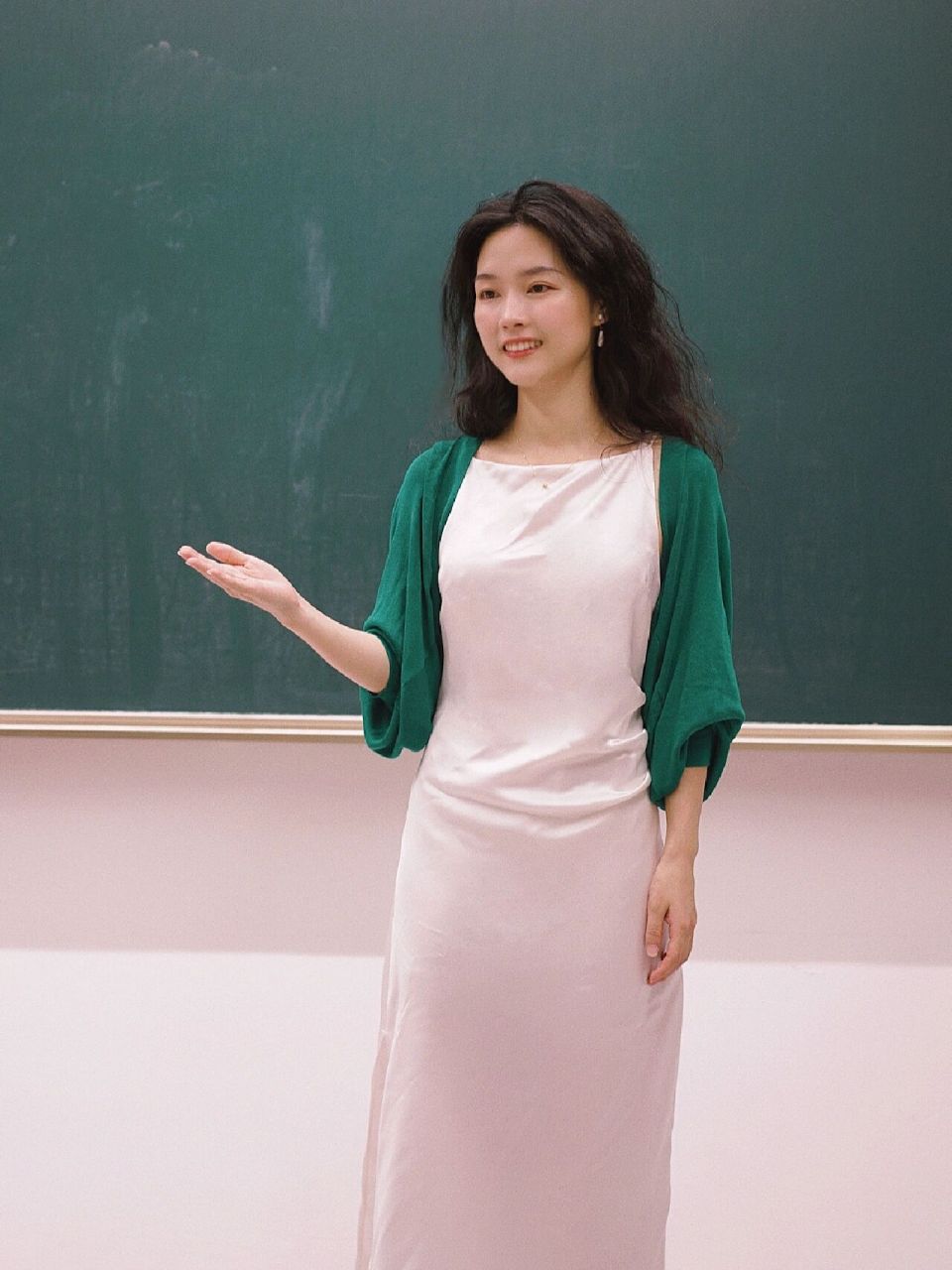 那就祝你们好运吧! 	 #职场穿搭# #小学班主任# #教师穿搭# #ootd