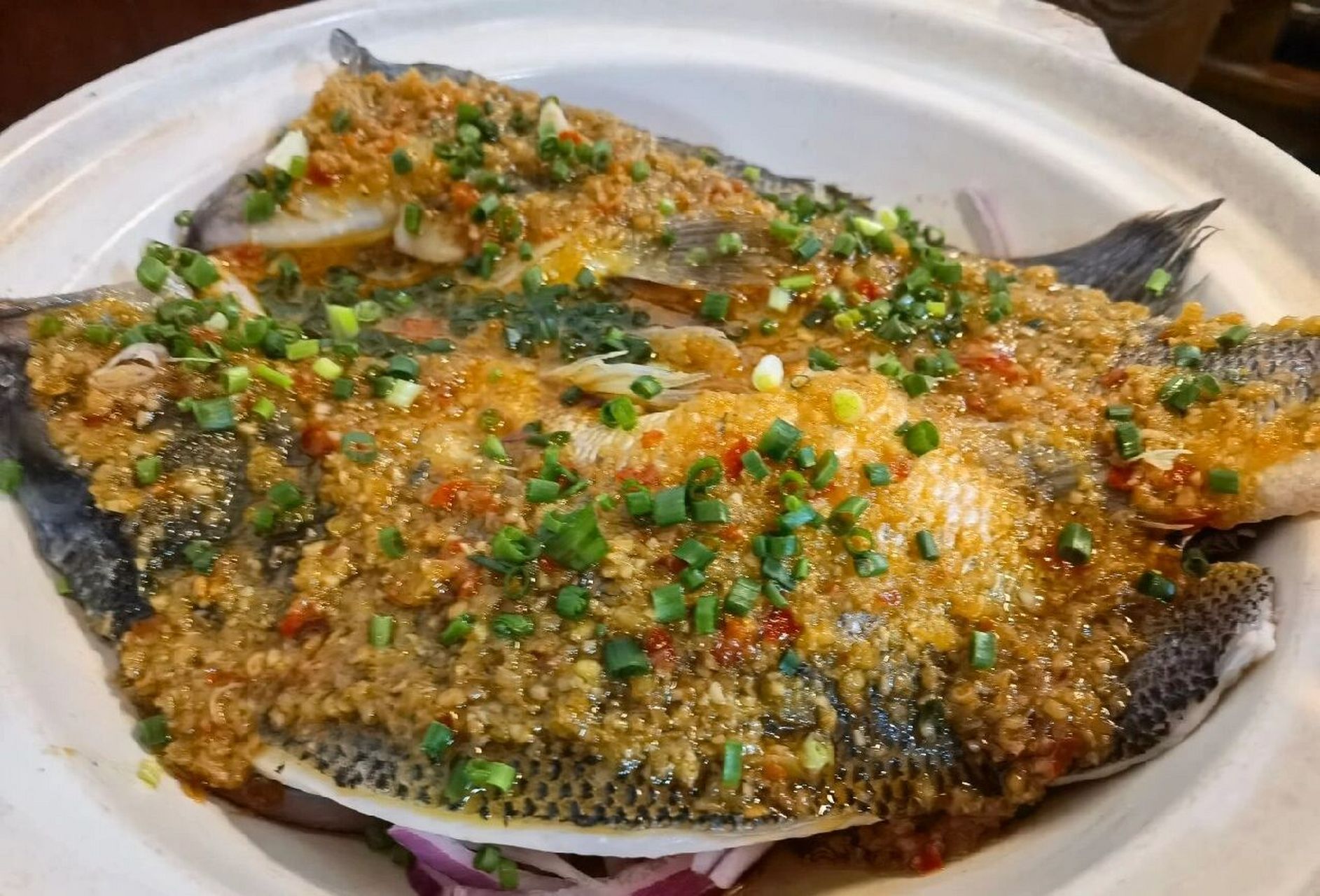 但是图一的做法是正宗的老长沙特色菜,麻仁香酥鸭,可惜现在很多长沙菜