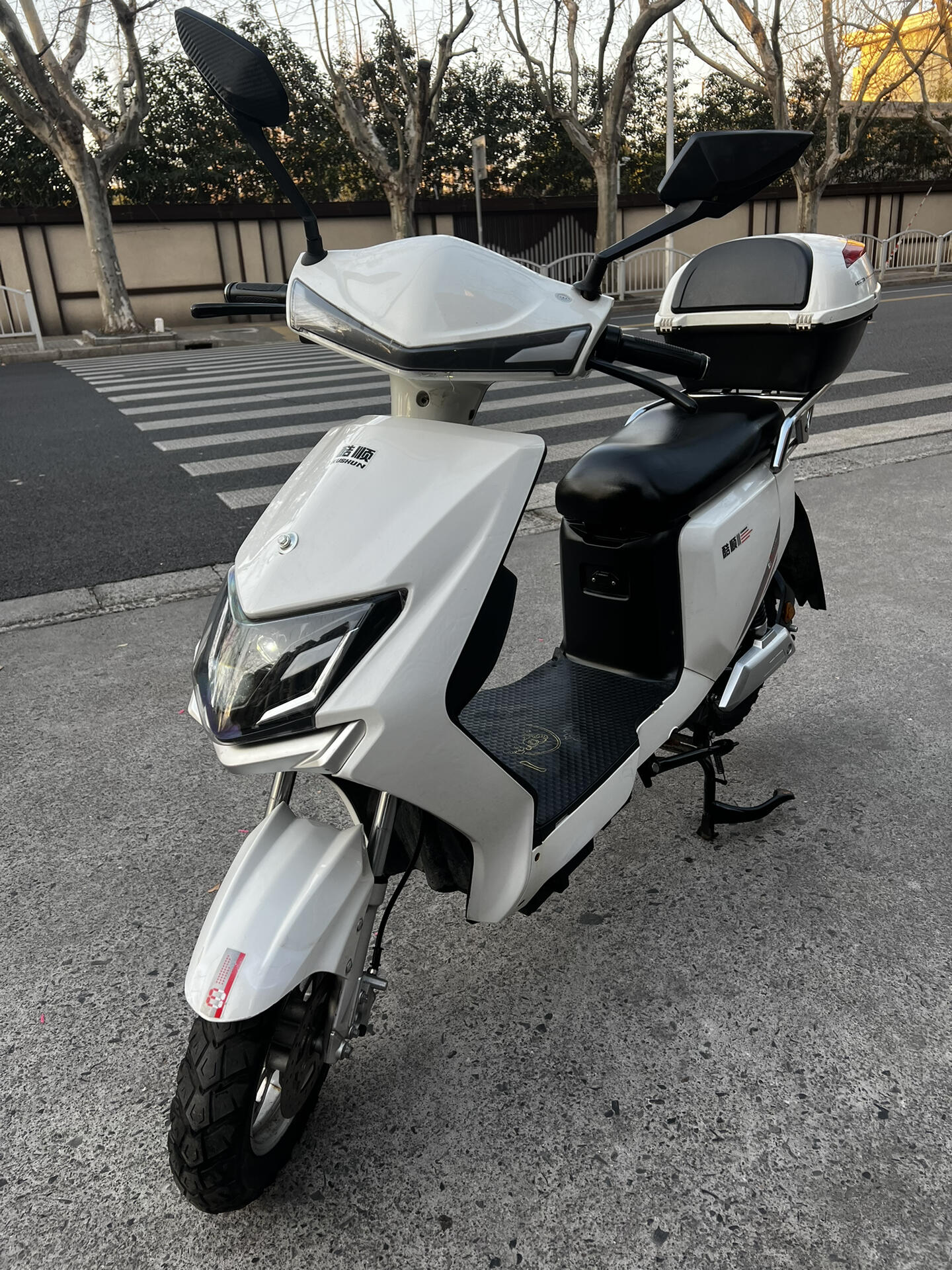 酷顺雷霆款电动车