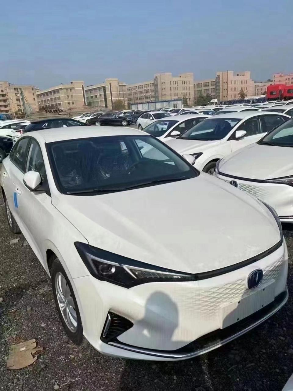 长安新能源 22款长安逸动ev460  指导价149900  t3版本,续航401 8台起