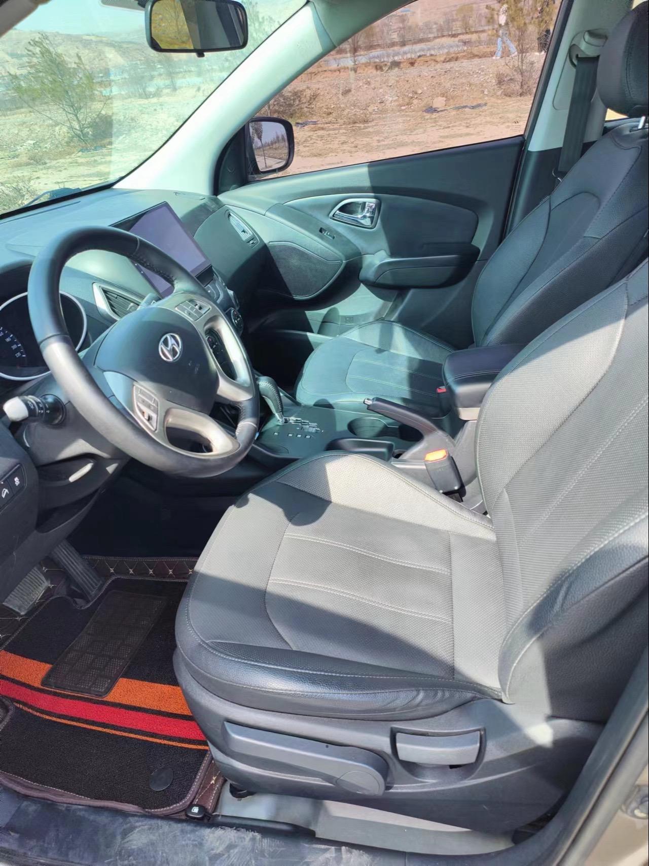 又新到一台13年北京现代 ix35,7万多公里,自动挡 天窗 真皮座椅 电动