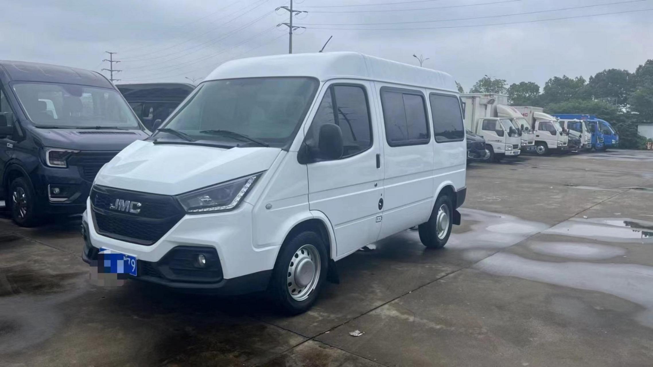 2022年8月上牌的江铃特顺短轴中顶六座金牛座版,2.