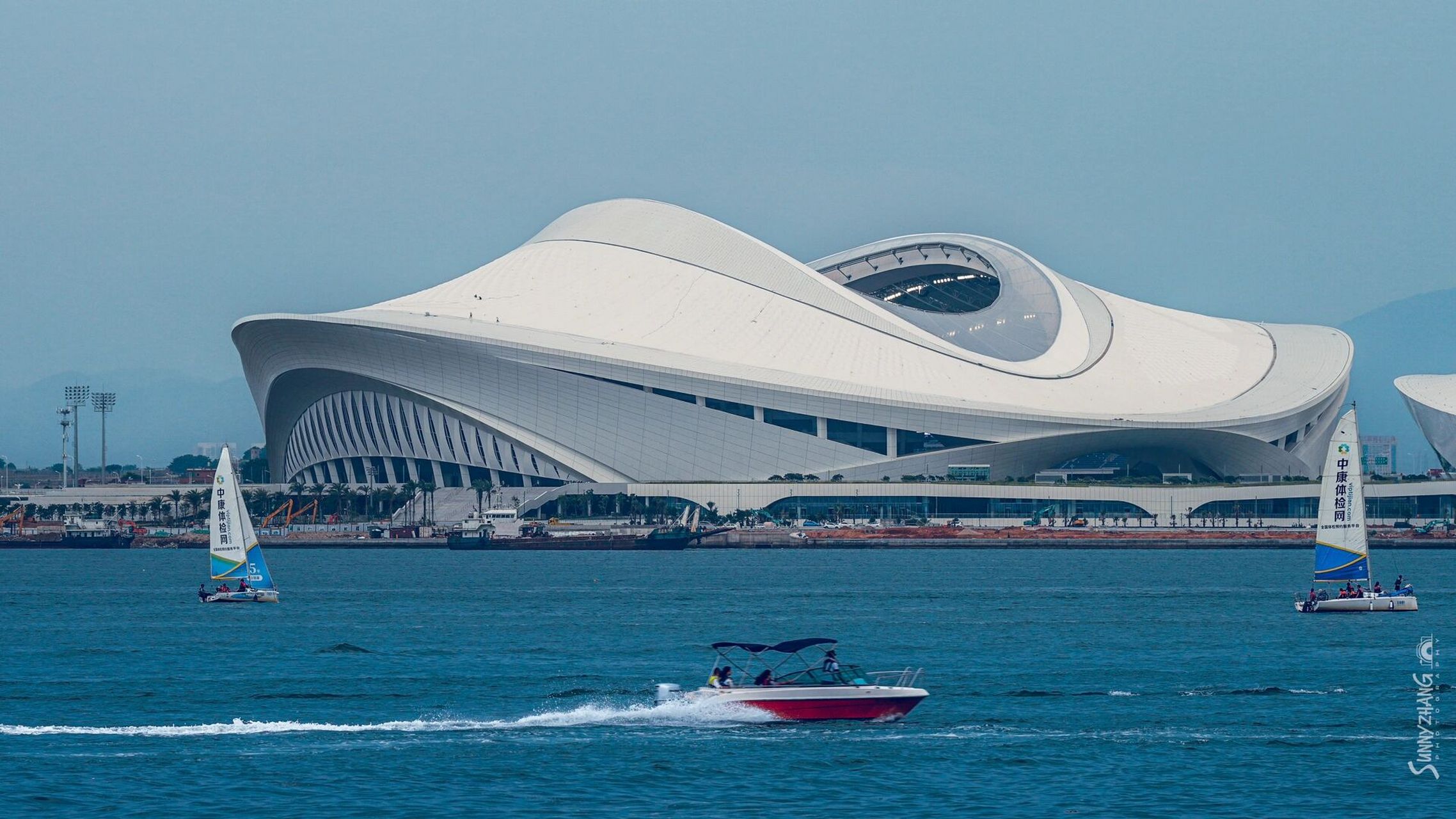 📍厦门奥体中心白鹭体育场 厦门白鹭体育场位于厦门市翔安区海滨,其