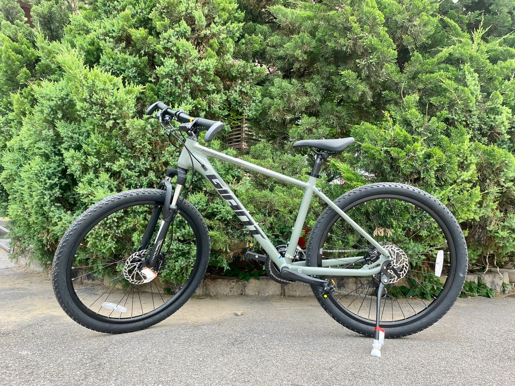 但喜德盛门店少都在很远的郊区就pass了,美利达整体颜值不如捷安特