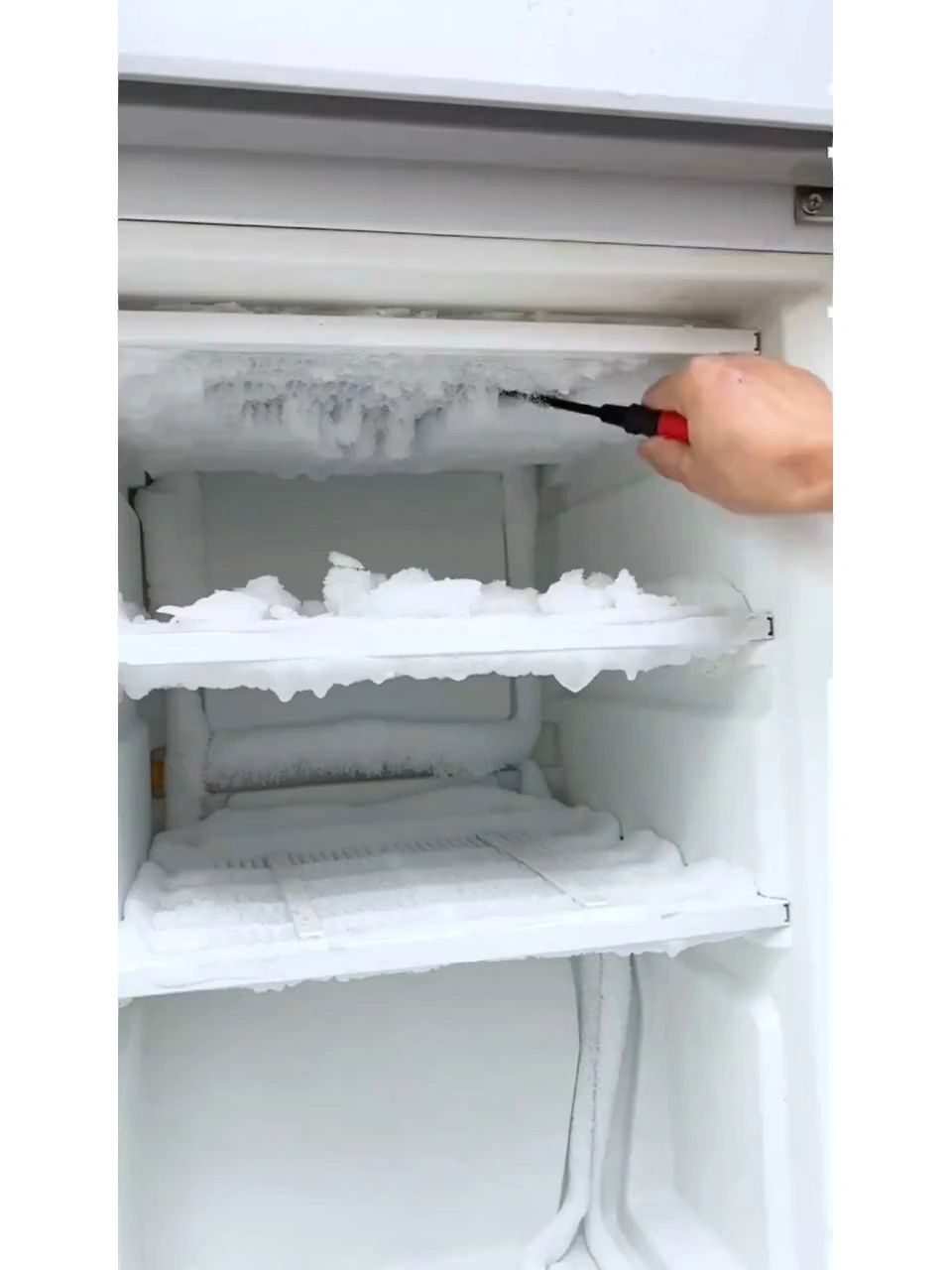 冰箱结冰严重怎么回事 直冷冰箱问什么会结冰?