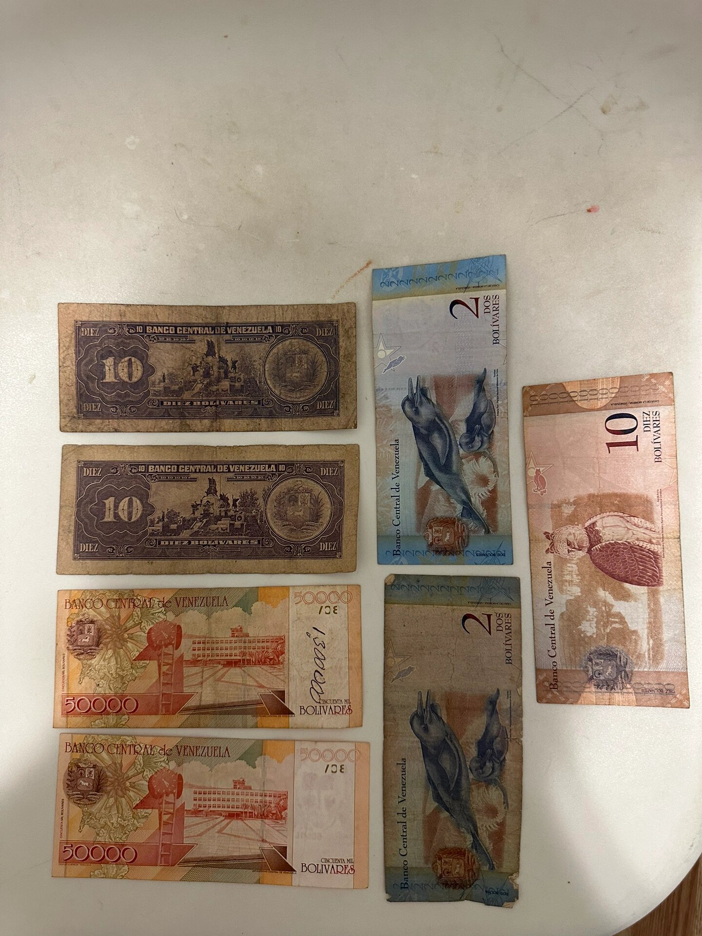 委内瑞拉玻利瓦尔纸币(旧版)2块,10块,5万