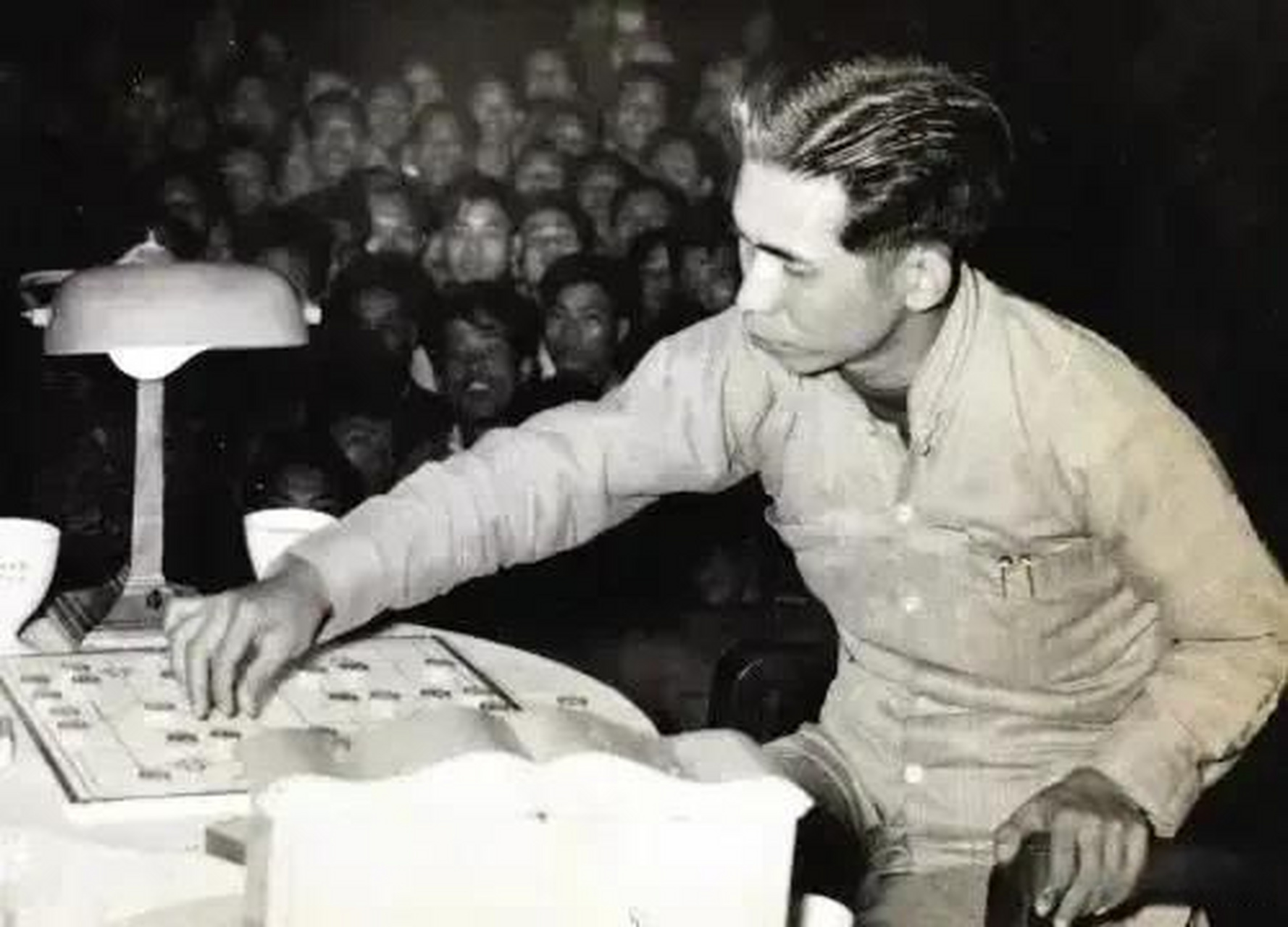 《一代象棋宗师杨官璘》是我们诸多象棋爱好者的精神领袖:他无师自通