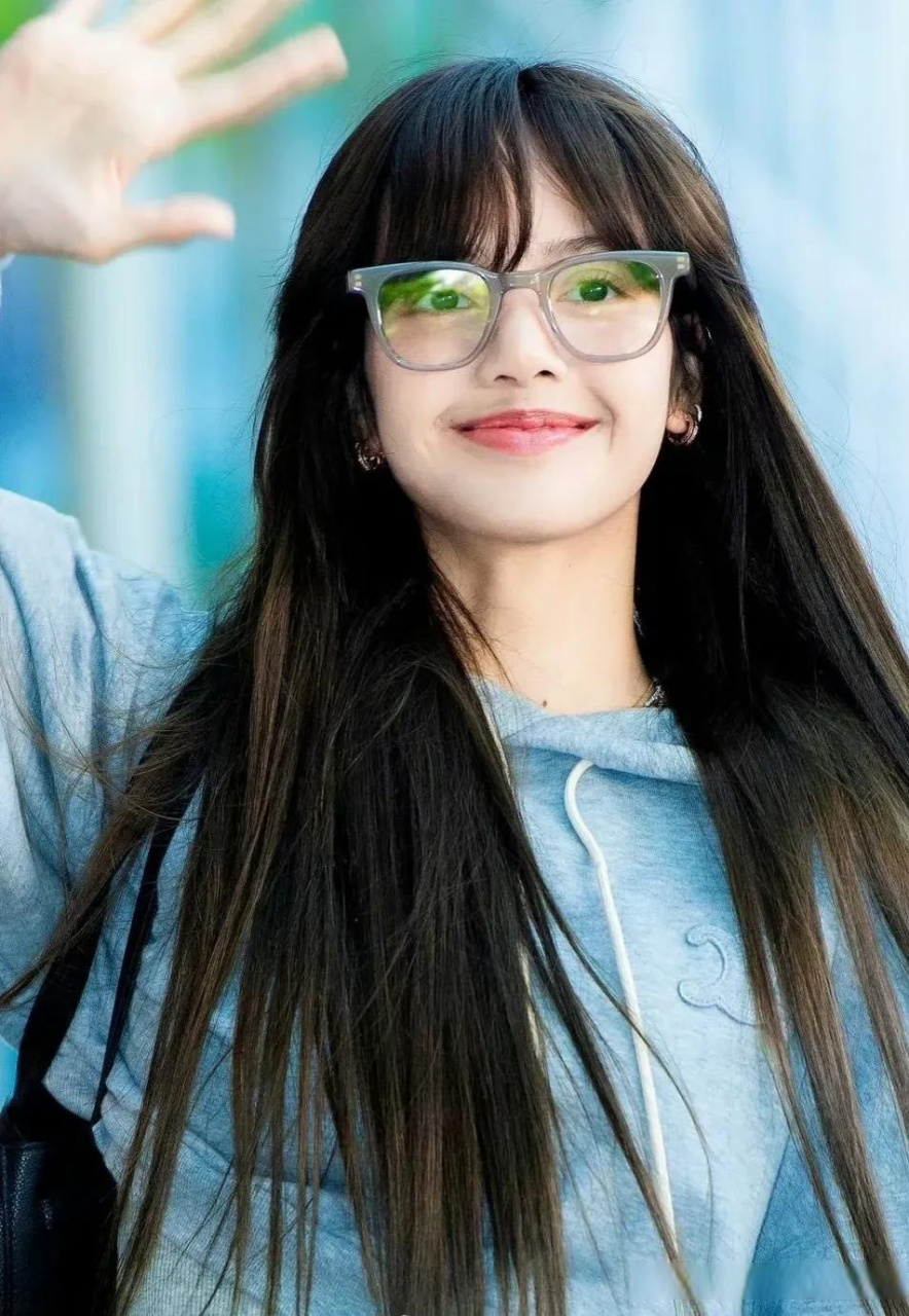 lisa好可爱,素颜状态也超好的!