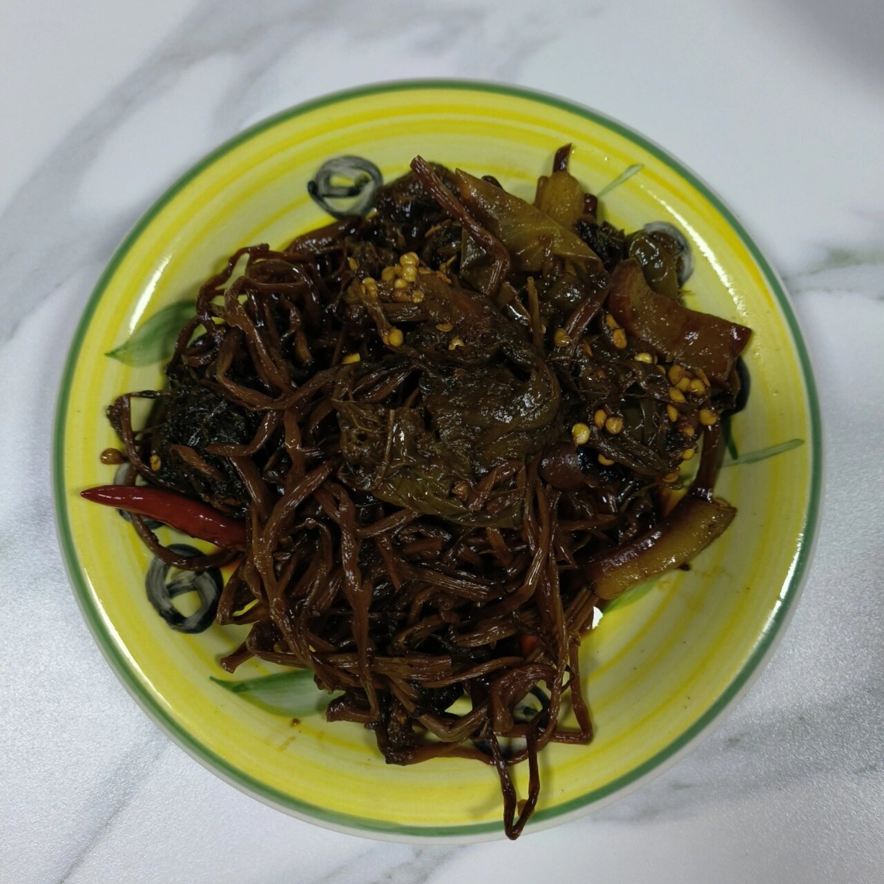 地瓜梗咸菜 冬日美食 东北人特别喜欢做的小菜,配上米饭,粥,别提多