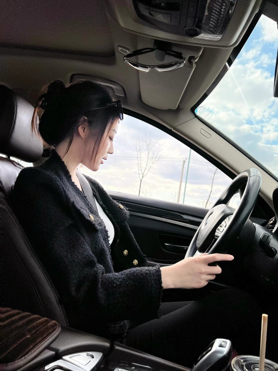 女生开车都是什么发型 不会开车的时候就更爱坐车