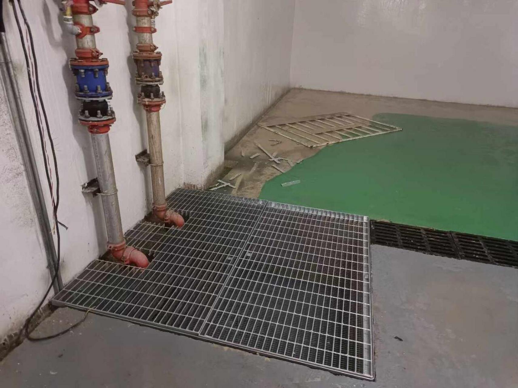 地下室集水井盖板钢格栅板设计标准详解:打造安全耐用的排水系统 在