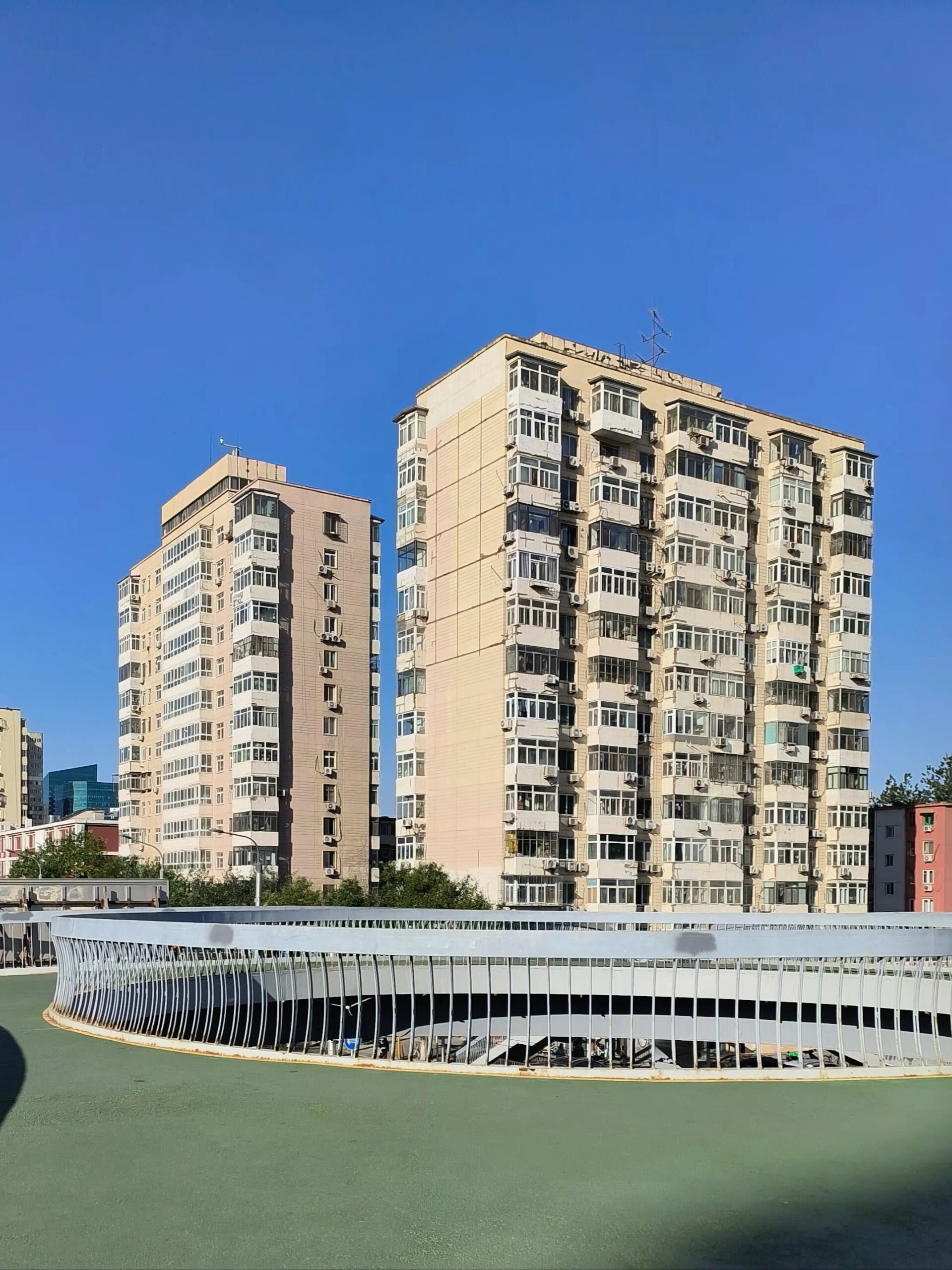 安外大街80号院,位于朝阳区蒋宅口,有是两栋80年代建的高层住宅楼,一