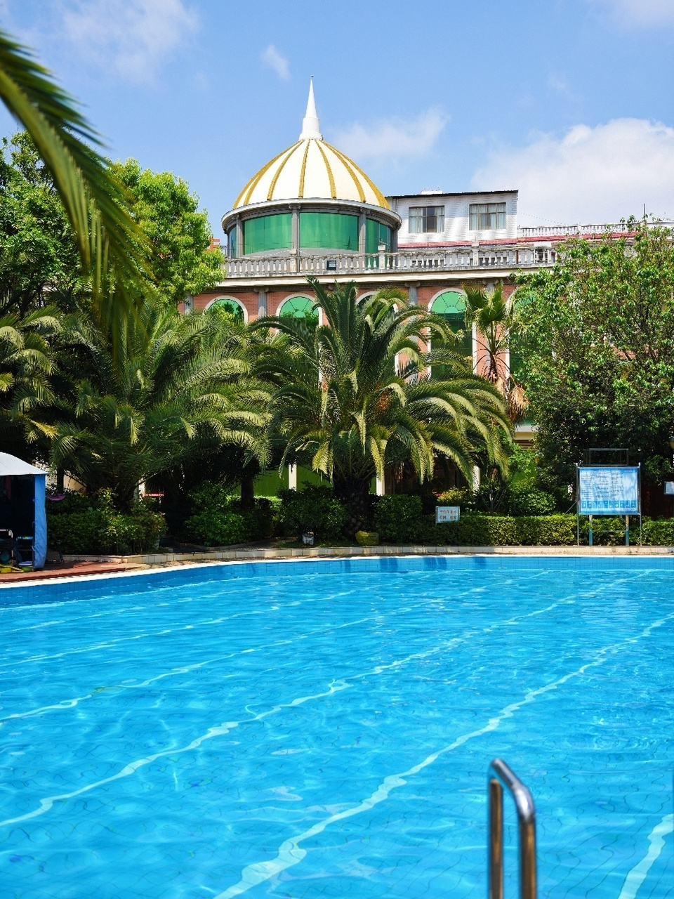 楚雄禄丰—罗茨永鑫温泉大酒店 在距离昆明100公里的罗茨 是昆明周边