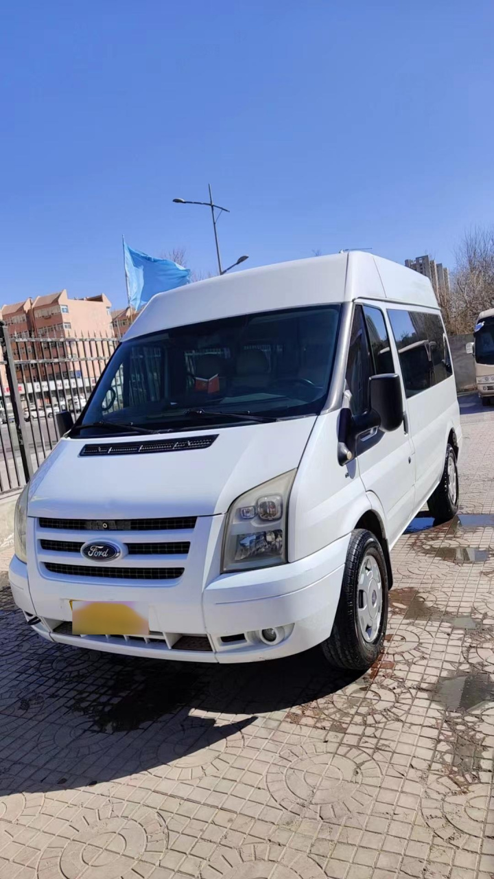 出售一台福特全顺新时代12座,实表10万公里,一手车,游艇地板,真皮打孔