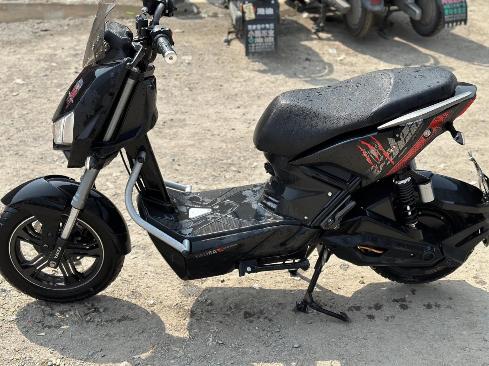 黑蜘蛛雅迪x5.六块电池续航