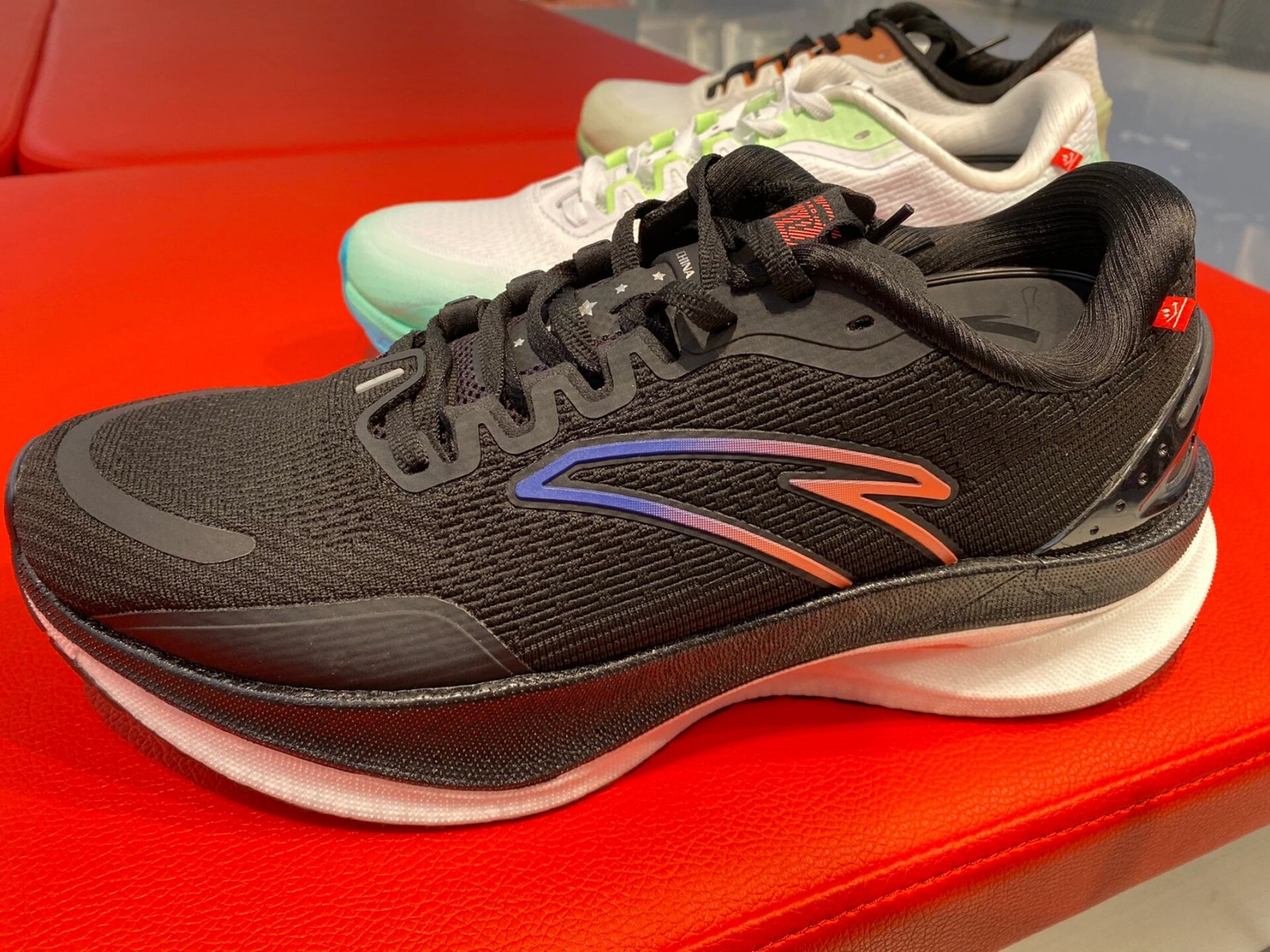 安踏冠军跑鞋2代6015 今天分享安踏冠军跑鞋2代pro 采用的是双层