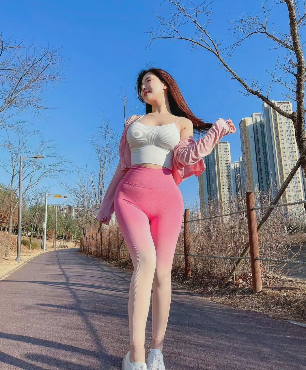 微胖身材的尽头是蜜桃99臀吗?