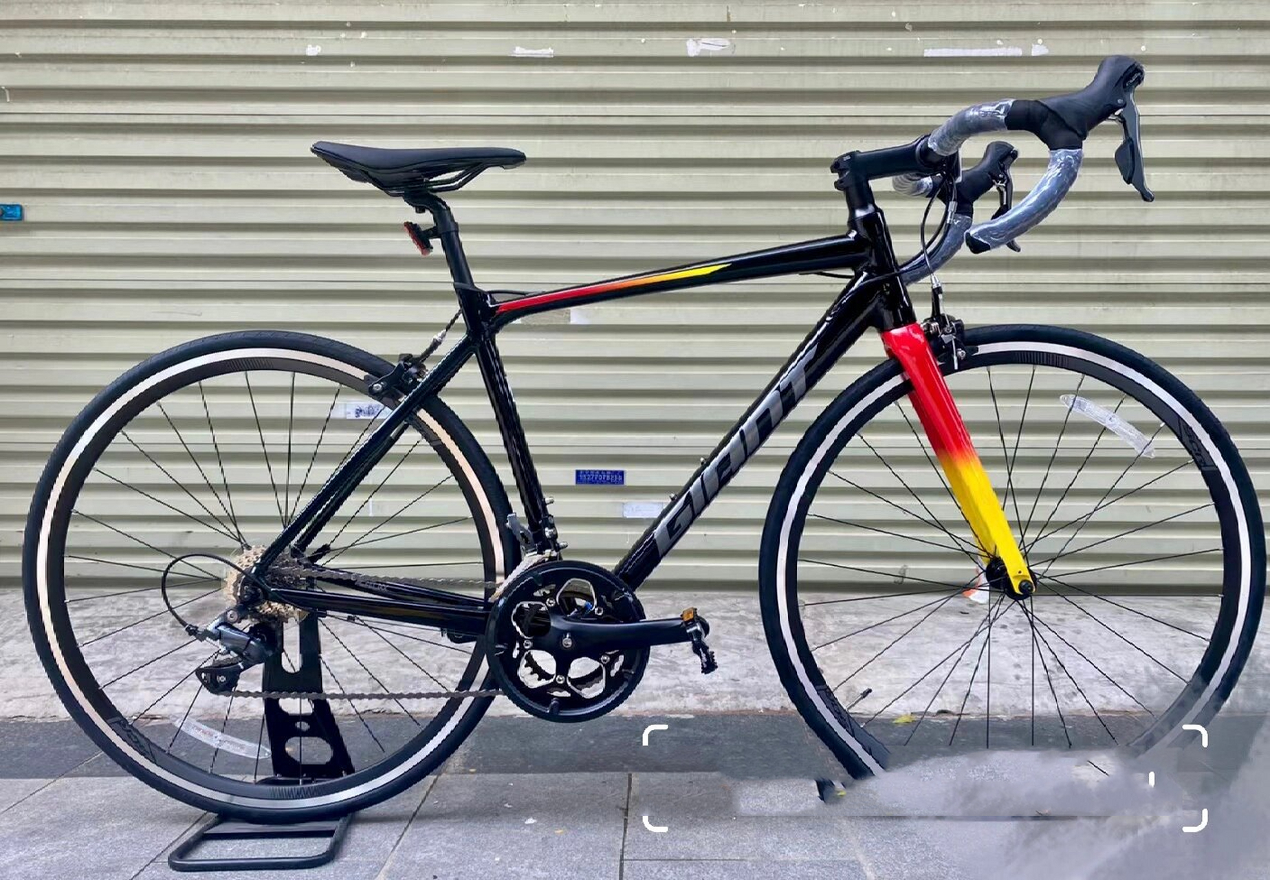 捷安特 公路scr-2 禧玛诺r2000套件～ 培林铝合金轮组～圈刹～ 轻量化