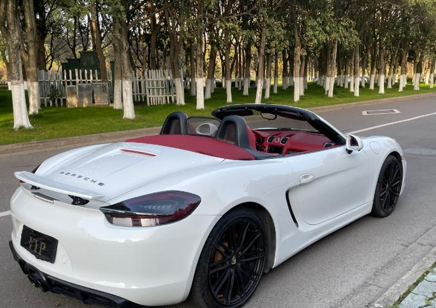 保时捷boxster718 敞篷 白红 售价:21.