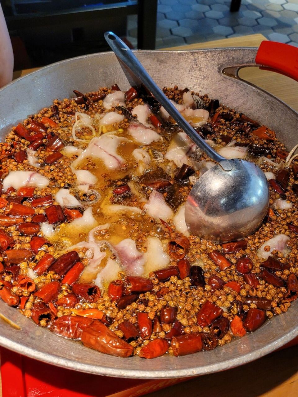 01 从广东路那家爆火的水煮鱼到现在的新煮意已经有10多年了,可以说