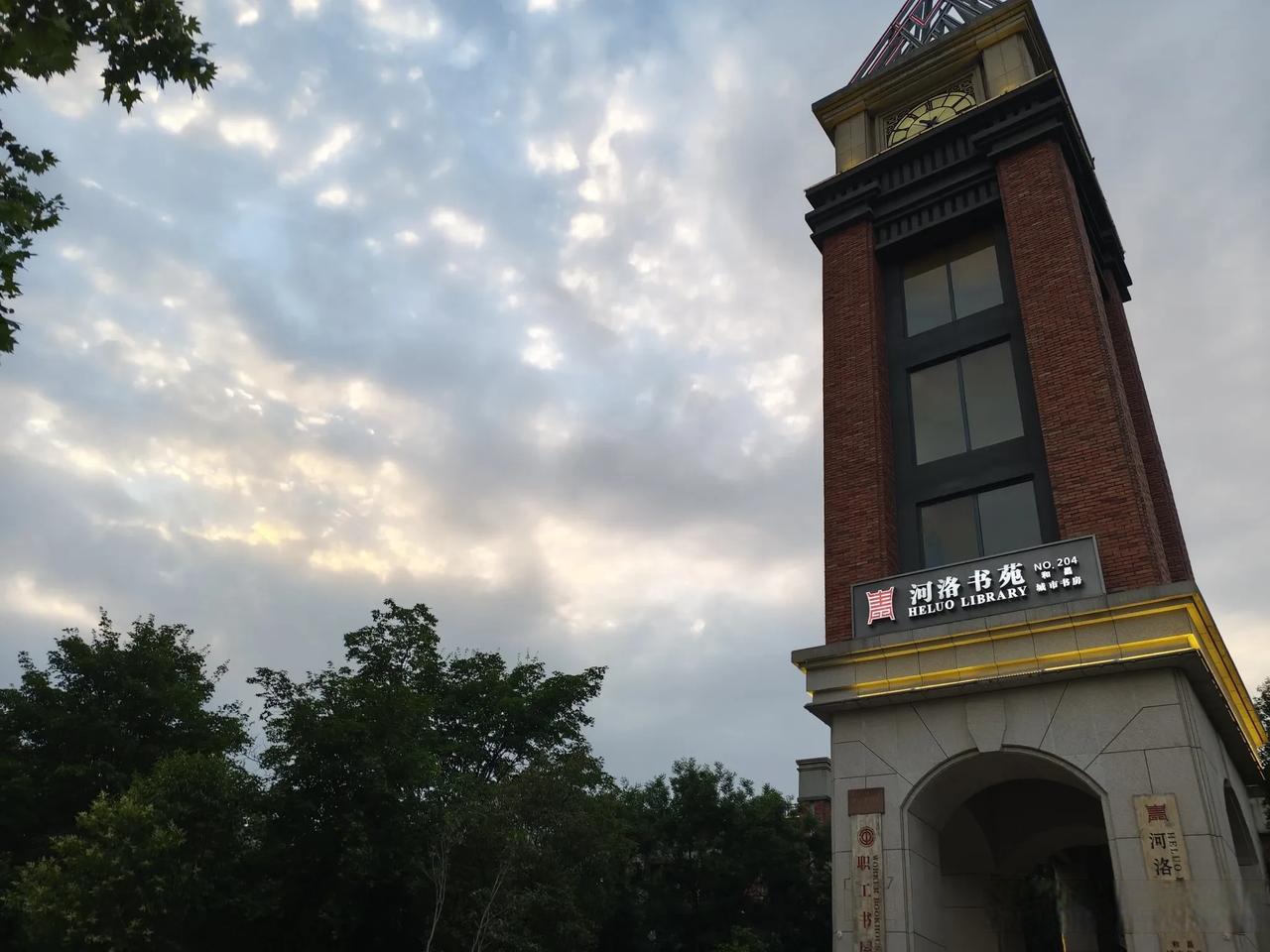 当前不婚不育的年轻人越来越多,那么不婚不育对男女谁伤害最大呢?