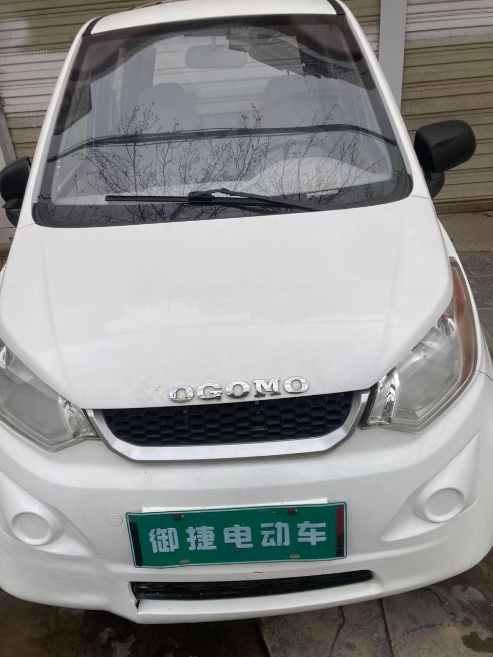 御捷祥和四门四座,买时两万多,去年换的全新电池,现在只几千元