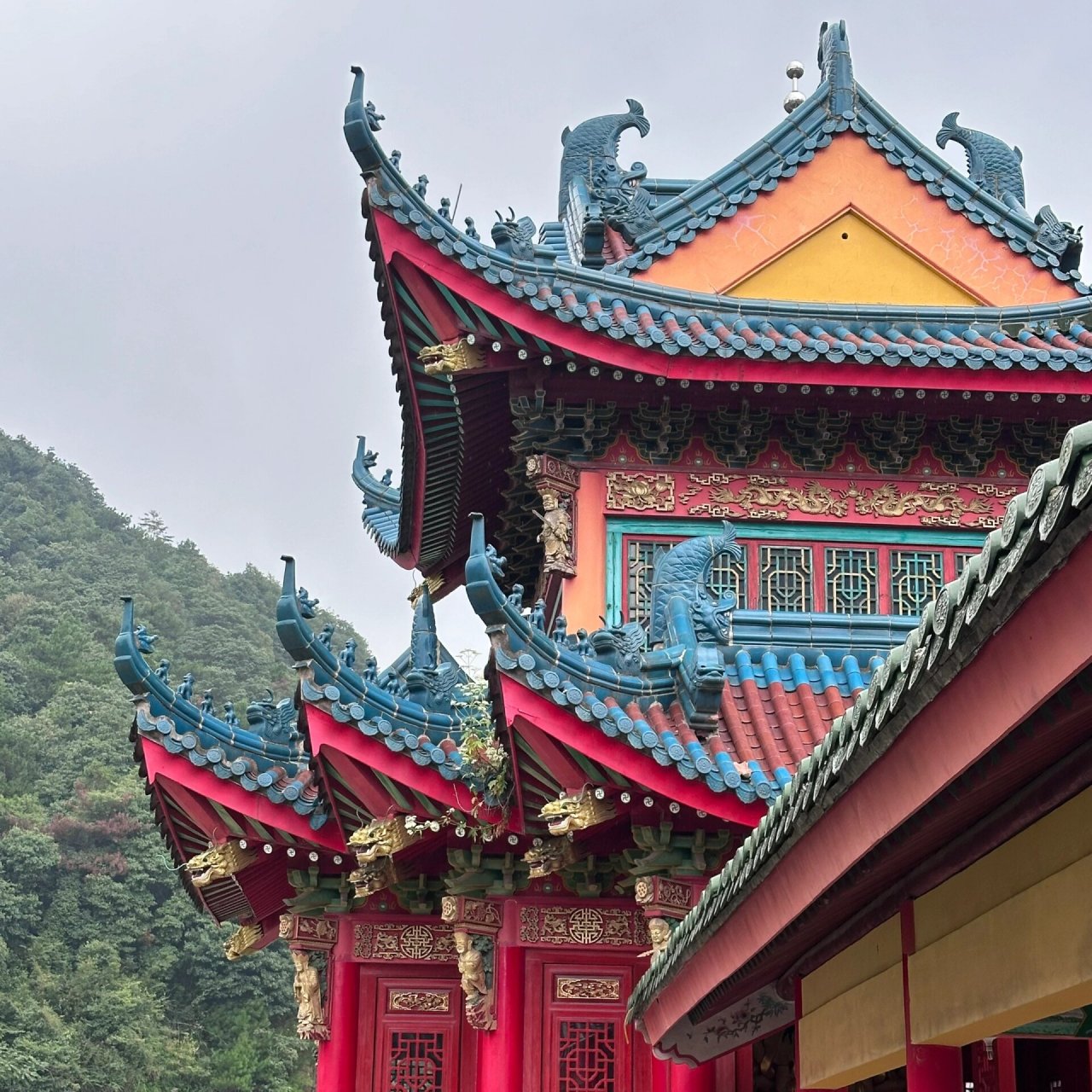 上虞 秀峰寺 国庆找了一天从嵊州出发开车去秀峰寺 开车大概一个小时