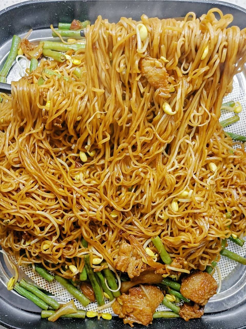 今天分享河南特色蒸卤面,简单家常又好吃,是从小吃到大的味道!