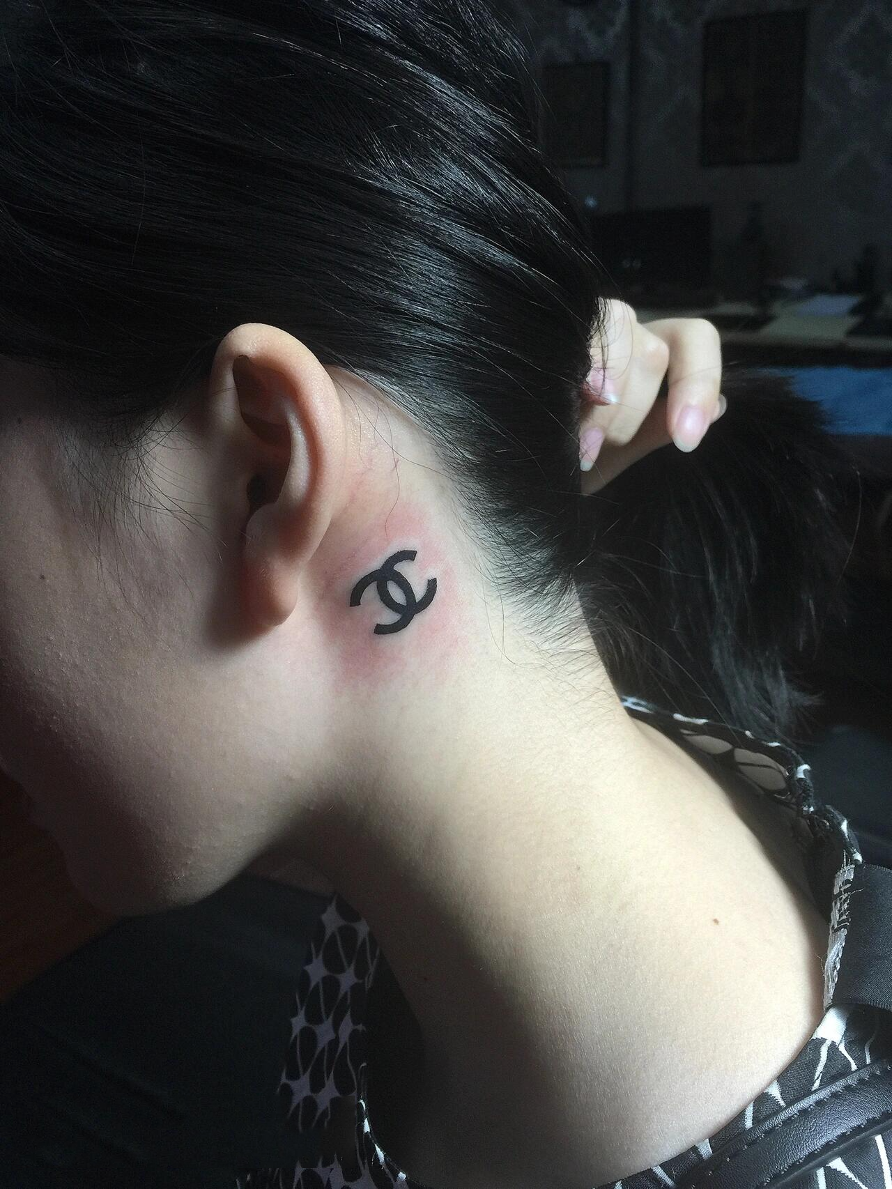 女生耳后小清新纹身图案大集合 耳朵后面的位置其实对于纹身小白来说