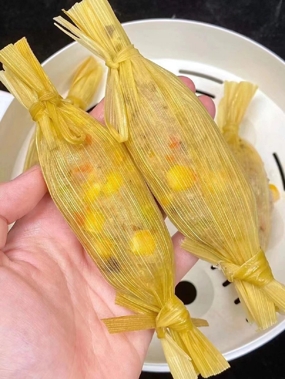 做成美食99 正是吃玉米的季节99 一般玉米外衣壳壳都是剥开就扔了