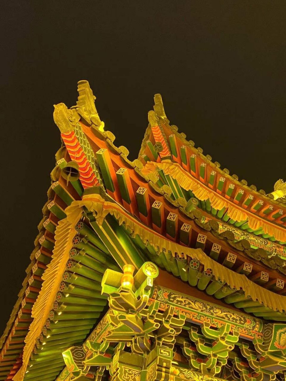 五台山夜间打卡圣地——广化寺 广化寺是五台山唯一开放夜景的寺庙