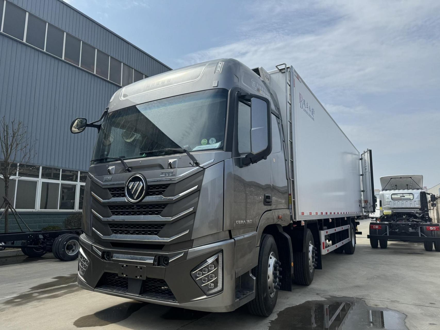 9米6三轴福田欧曼gtl冷藏车.