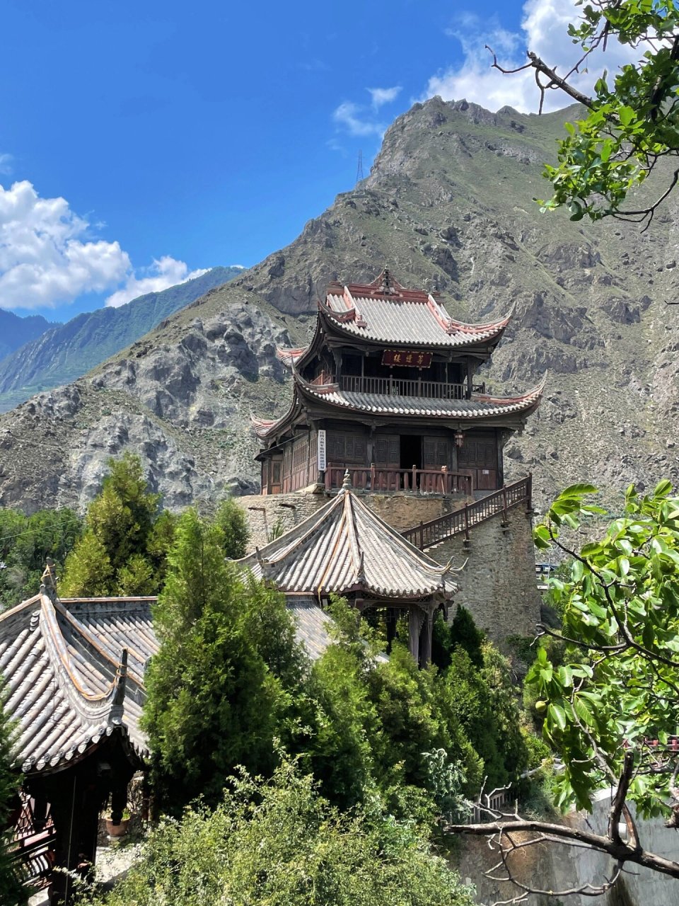 的川西明珠/薛城古镇 90景点介绍: 薛城,位于阿坝州理县杂谷脑河岸