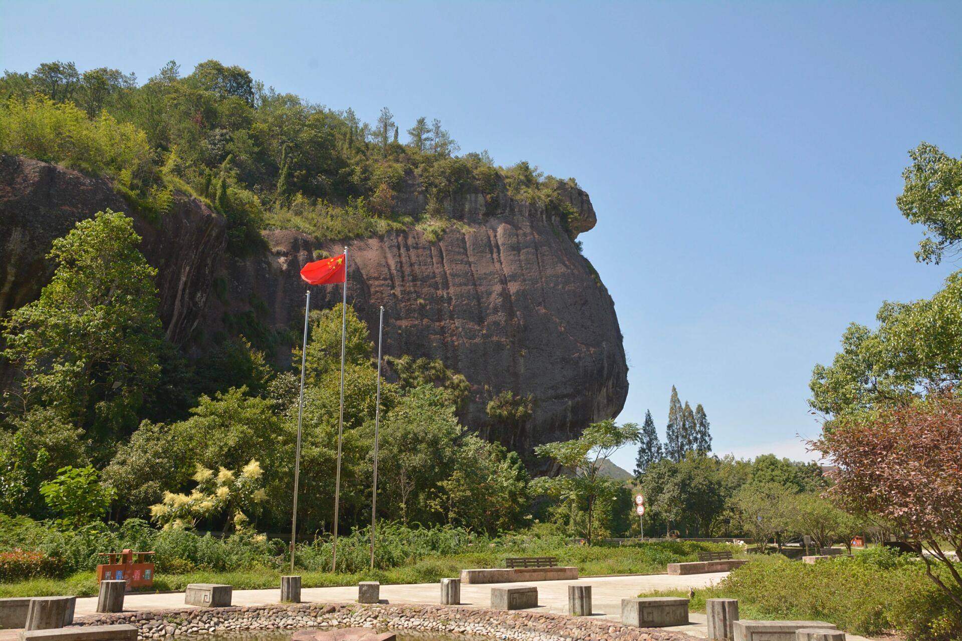 丽水(仙都)游记 景区简介:仙都位于浙江省缙云县,因唐玄宗李隆基惊叹"