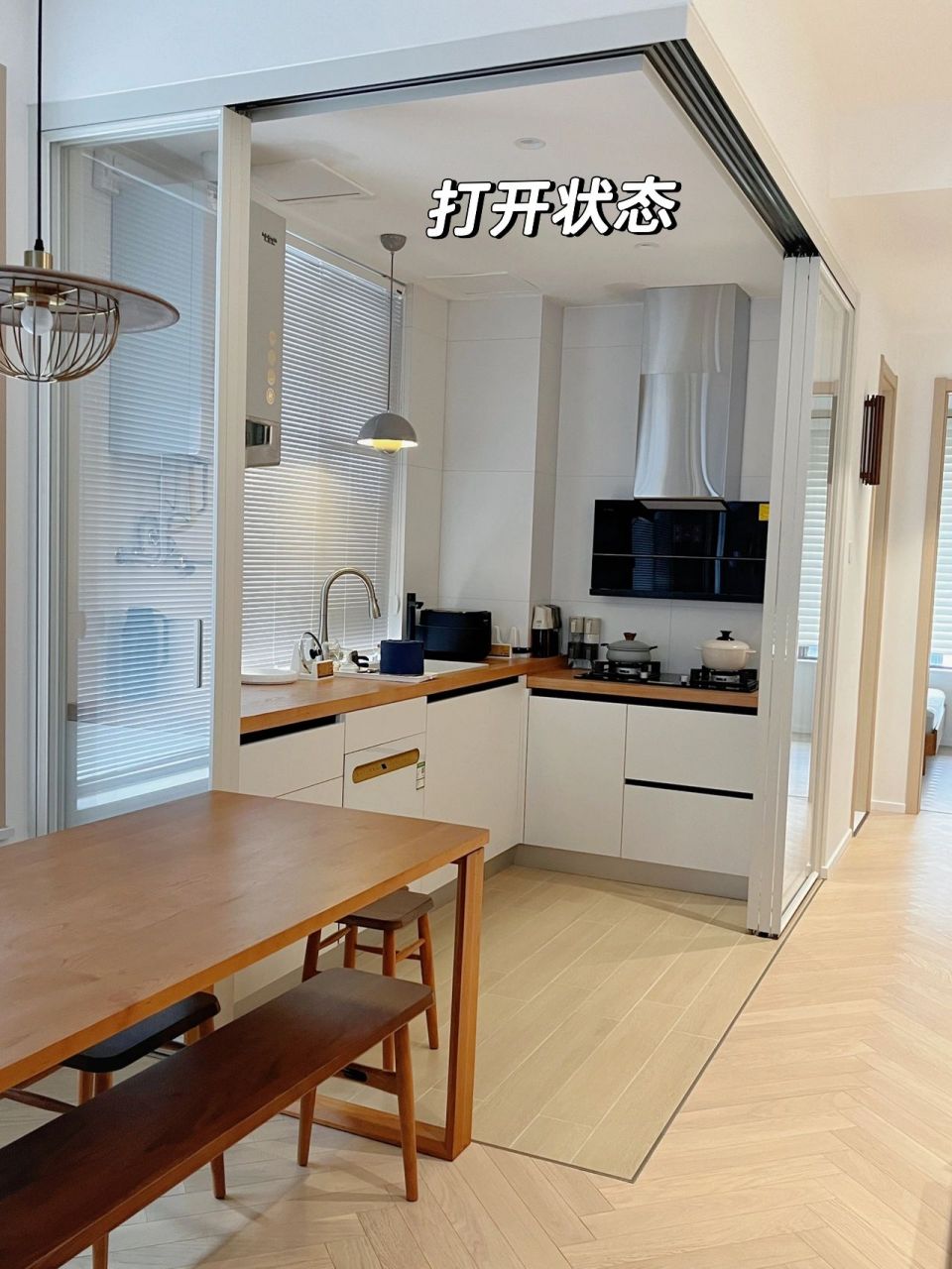 l型三联动超白玻璃移门  实现敞开式厨房 之前的笔记晒过我家原木风的