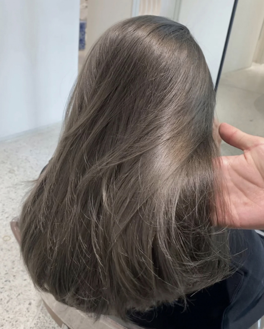 亚麻棕灰色,越掉越好看发色 亚麻棕灰发色 长沙染发长沙烫发长沙接发