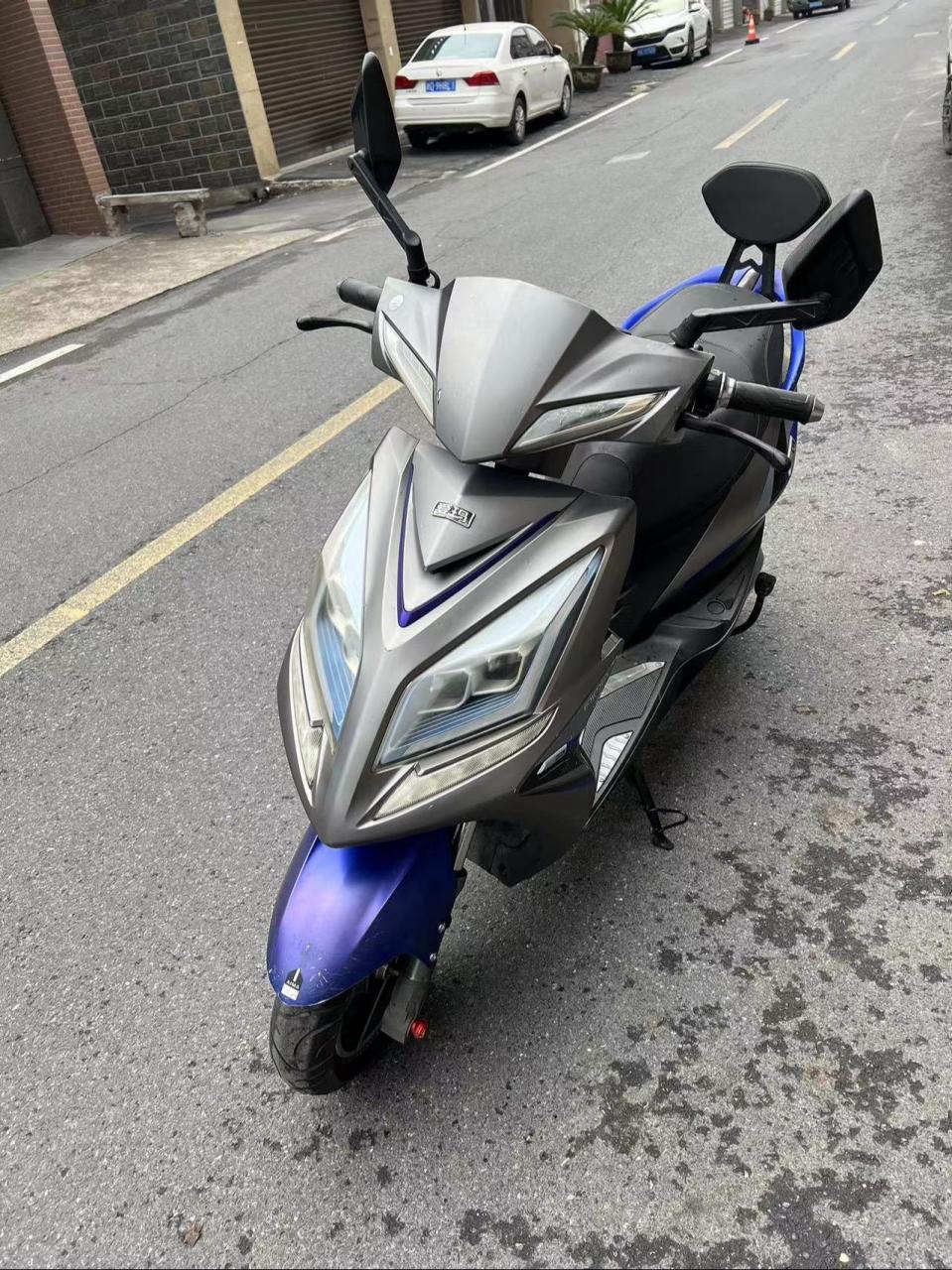 精品爱玛72v高速电摩72v车况精品 最高配最顶配前后双碟刹 前后气囊