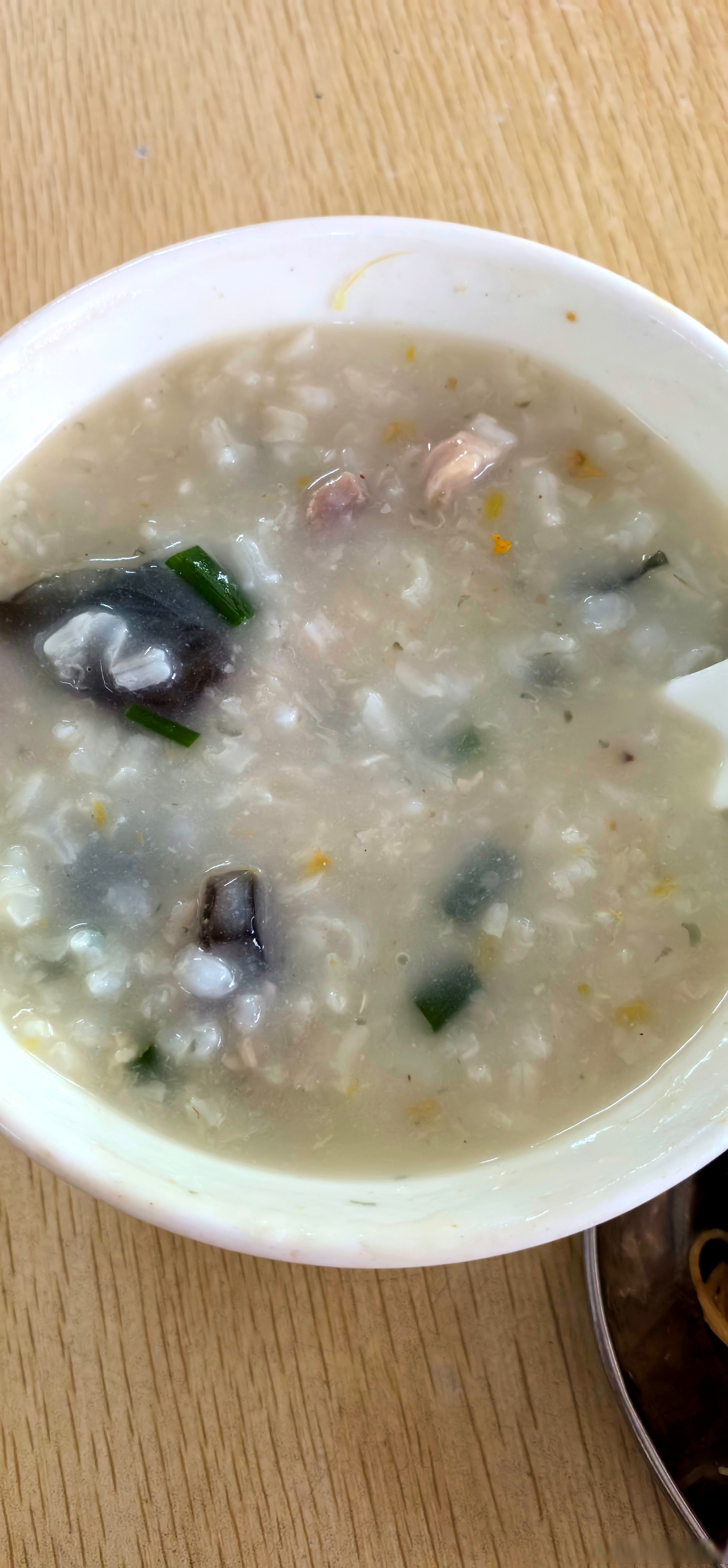 生活手记# 8块钱一份的炒面,8块钱一份的皮蛋瘦肉粥!吃到撑!#炒面